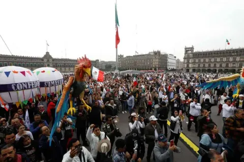 Protestan en CDMX contra reforma que prohíbe corridas de toros y peleas de gallos