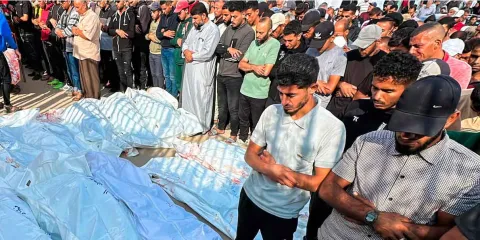 Más de 27 muertos en Gaza y decenas de heridos al intentar recoger ayuda