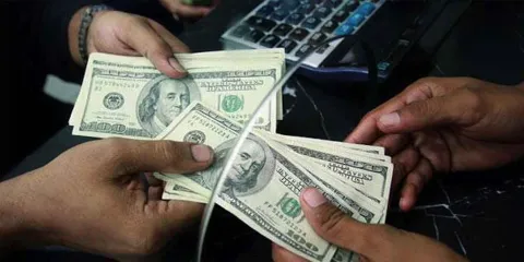 Menos dólares para México: remesas se desploman por reformas fiscales en EU