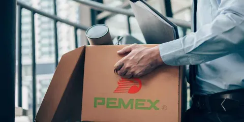 Pemex despedirá a personal de confianza en 2025 y 2026; sindicato queda intacto