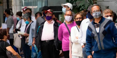 ¿Qué jubilados del IMSS recibirán aguinaldo en 2025? Esto dice la Ley 97