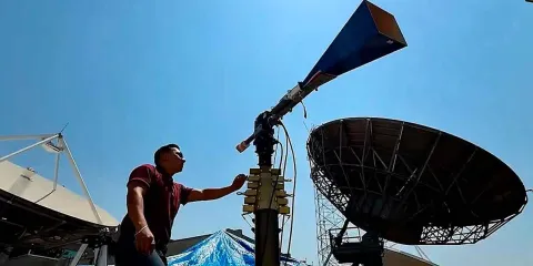 Nueva relación con TV, radio e internet