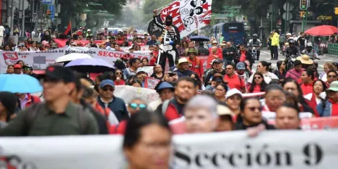 CNTE responde con protesta a tercer plantón de la SEP: exigen fin a descuentos y mejoras laborales