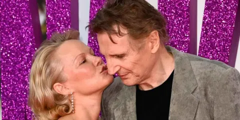 El cambio radical de Pamela Anderson en su físico y en el amor. Rumoran relación con  Liam Neeson