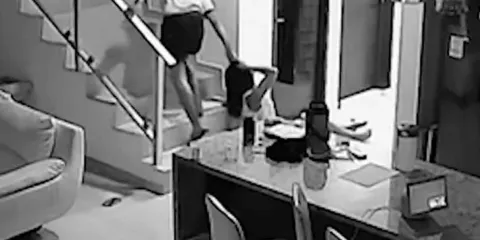 IMÁGENES SENSIBLES. Joven agrede de manera brutal a su pareja. Violó orden de restricción 