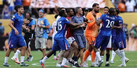 João Pedro acusa al PSG de "no saber perder" tras pelea con Luis Enrique en final del Mundial de Clubes
