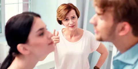 "Boy Moms": Cuando el amor se convierte en control