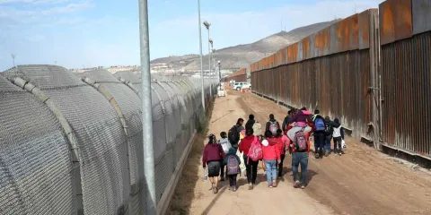 Se desploma migración por México tras endurecimiento de políticas de Trump