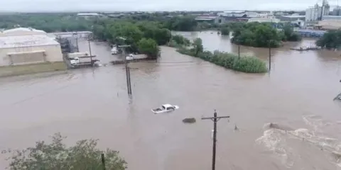 Tragedia en Texas: Inundación repentina deja al menos 24 muertos y 20 niñas desaparecidas