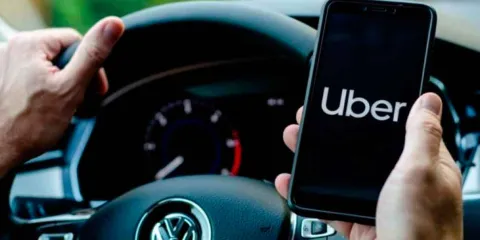 Uber aumenta tarifas a usuarios hasta 7 % pagar prestaciones a socios conductores 
