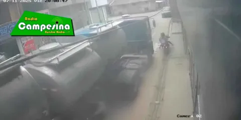 VIDEO. Adolescente muere aplastado por tráiler tras intento de rebase en Perú