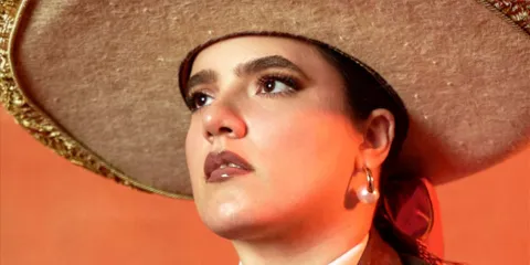 Camila Fernández presenta su álbum lleno de fuerza y emociones: “La Fernández”