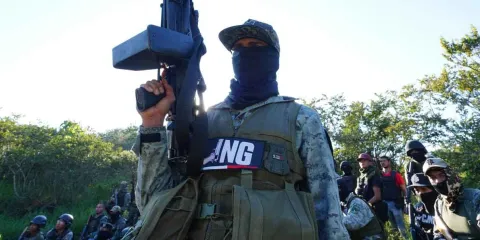 EU desmantela red que surtía armas desde África al CJNG; arrestan a tres traficantes