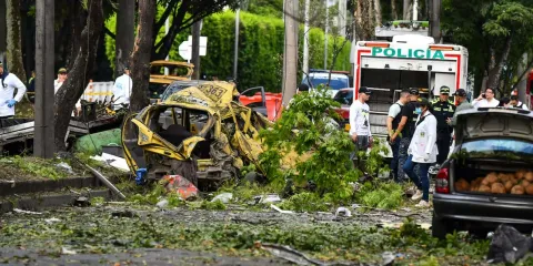 Explosión en base militar y ataque aéreo sacuden a Colombia: 18 fallecidos