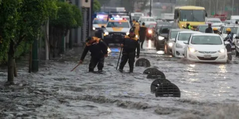 Lluvias torrenciales colapsan Tlalpan: Metrobús se inunda y vialidades quedan bloqueadas