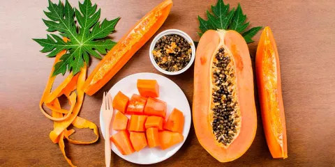 ¿Es bueno comer papaya en la noche? Beneficios y recomendaciones para incluirla en la cena