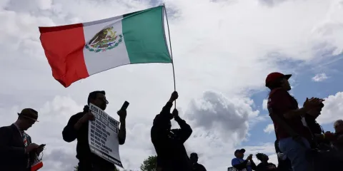 Políticas migratorias de Trump provocan que empresarios de EU reemplacen indocumentados con visas temporales