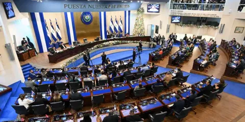 Sin debate, Congreso salvadoreño da luz verde a reelección indefinida
