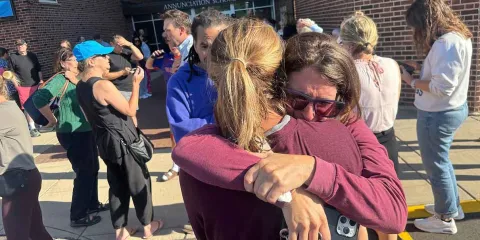 Tiroteo en escuela católica de Minneapolis deja dos menores muertos y 17 heridos