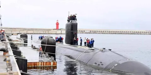 Trump despliega submarinos nucleares cerca de Rusia tras amenazas de Medvédev