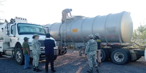 Aseguran en Querétaro 130 mil litros de huachicol, tractocamiones y equipo