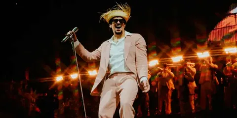 Bad Bunny se encargará del show de medio tiempo del Super Bowl LX 2026 en California