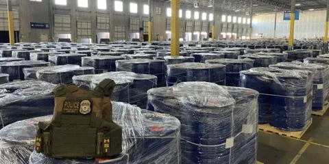 Cártel de Sinaloa bajo presión: ICE decomisa en alta mar químicos para producir metanfetamina