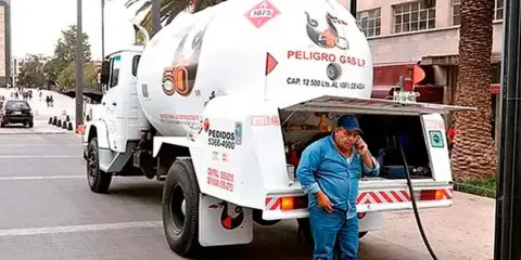 CDMX implementa 12 medidas para regular circulación de pipas de gas tras explosión en Iztapalapa
