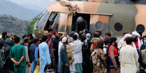 Comienza rescate masivo en Afganistán tras devastador sismo y cientos de muertes 