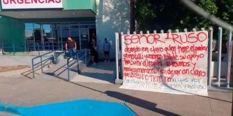 Con manta piden a “El Ruso” surtir medicamentos a hospital en Mexicali