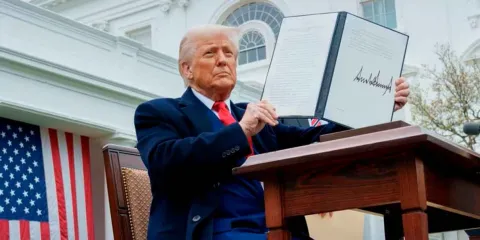 Trump presume más producción de autos