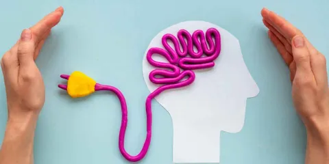 Falso optimismo: el riesgo de negar emociones bajo el disfraz de la positividad