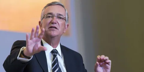 Fianza de 25 millones salva a Salinas Pliego de la cárcel en EU