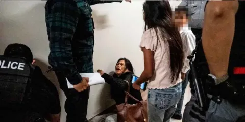 IMÁGENES SENSIBLES. Agente de ICE que empujó a mujer migrante en tribunal de NY es destituido 