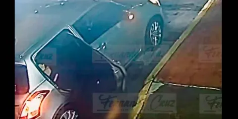 IMÁGENES SENSIBLES. Mujer da a luz en la calle y abandona a su bebé