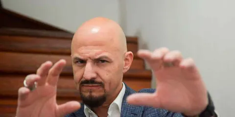 John Milton, “El Caballero de la Hipnosis”, víctima de violento asalto en Culiacán