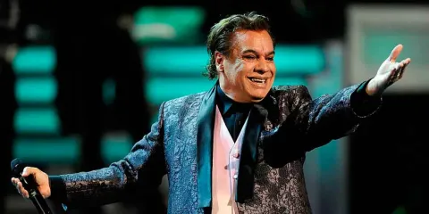 ¿Juan Gabriel esta vivo y en París? Por lo menos eso muestra un video