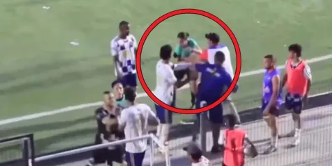 Jugador cachetea a árbitra durante partido de fútbol en Colombia