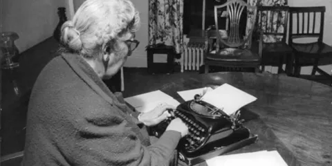 Crimen con tinta de mujer