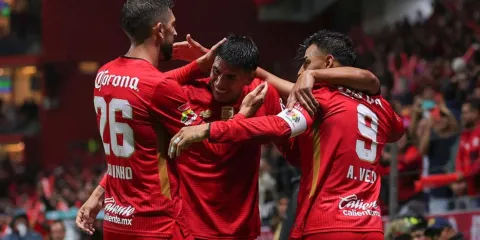 Toluca humilla a Rayados con un festival de goles en el Infierno