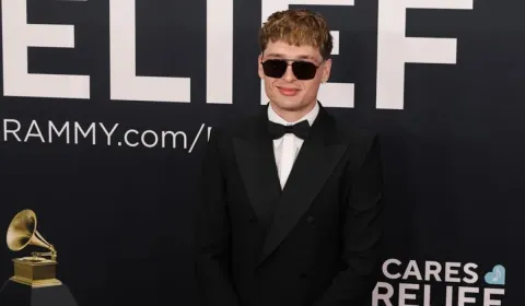 Peso Pluma de cantar corridos bélicos a embajador de la moda en NY 