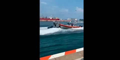 VIDEO. Choque de embarcaciones de la Marina durante demostración naval en Veracruz