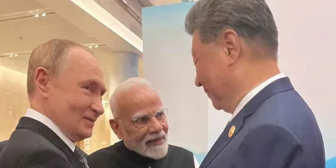 Xi Jinping se presenta como un líder alternativo y plantea un nuevo orden junto con India y Rusia