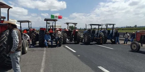 Bloqueos y tractores en carreteras de Jalisco, Michoacán y Guanajuato por protestas agrícolas