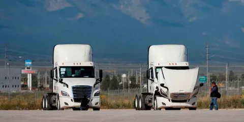 Fijan aranceles a camiones en EU