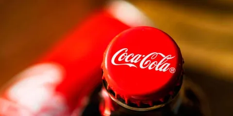 Coca-Cola lanza en EEUU su versión con azúcar de caña tras petición de Donald Trump