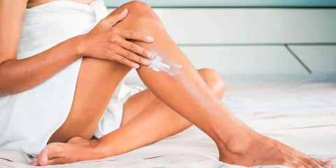 Retinol corporal: el aliado antiedad que transforma la piel del cuerpo