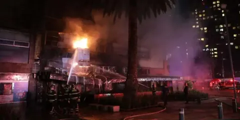 Flamazo por tanque de gas provoca incendio en restaurante cerca del Monumento a la Revolución