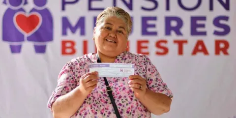 Gobierno de México inicia entrega tarjetas de la Pensión Mujeres Bienestar