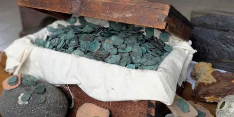 Hallan en Florida tesoro de monedas de oro y plata de un naufragio español de hace 300 años